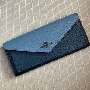 💙 Coach Wallet 💙 excellent condition!